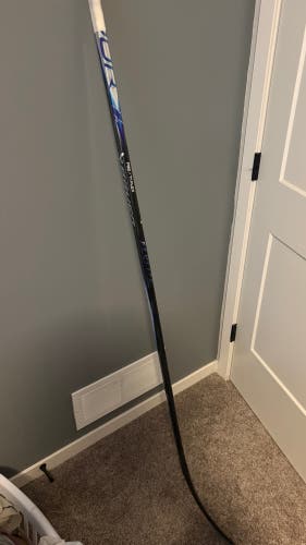 Senior Bauer Vapor Flylite Right Handed Hockey Stick P92 77 Flex (Used)