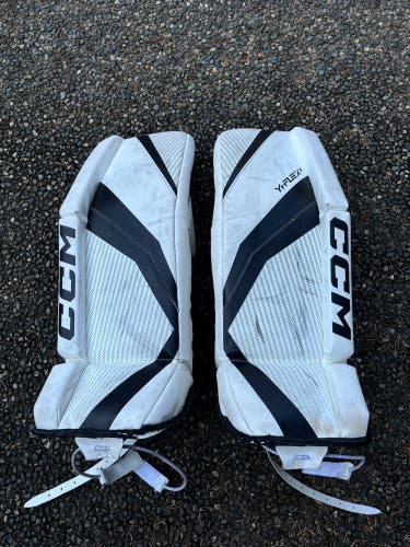 26" CCM YTFLEX 3 Goalie Leg Pads (Used)