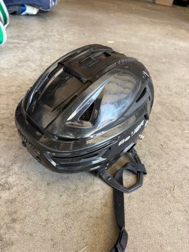 Medium Bauer Re-Akt 150 Helmet (Used)