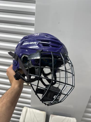 Small Bauer Re-Akt 150 Helmet (Used)