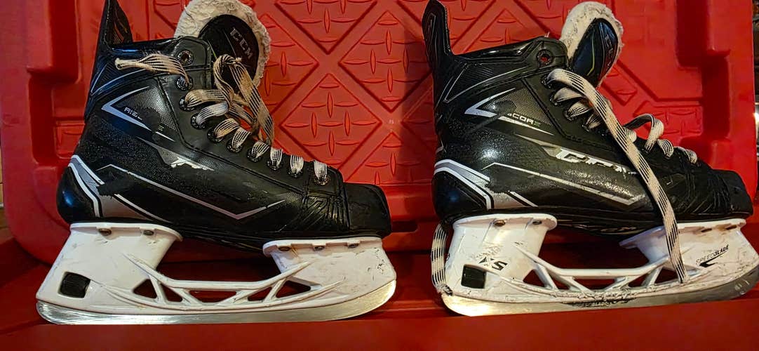 CCM Ribcor 76K Hockey Skates Regular Width Size 4.5 (Used)