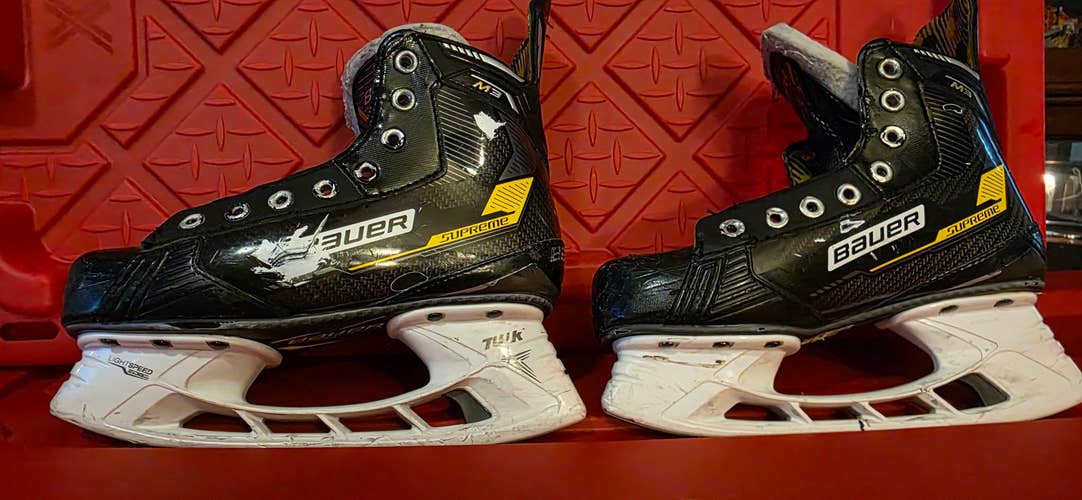Bauer Supreme M3 Hockey Skates Regular Width Size 4.5 (Used)