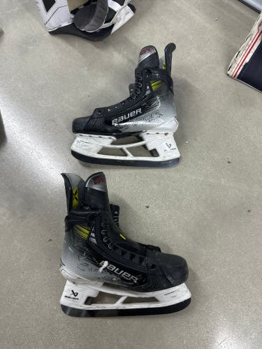 2023 Bauer Vapor Hyperlite 2 Hockey Skates 6 (Used)