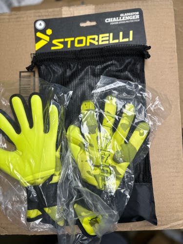 STORELLI CHALLENGER GOALIE GLOVES SIZE 4 NIB
