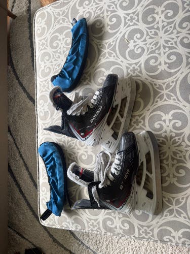 Black 2025 Bauer Vapor Fly40 Hockey Skates Regular Width Size 4 (Used)