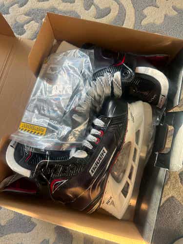 Bauer Vapor X900 Hockey Skates Regular Width 6 (New)