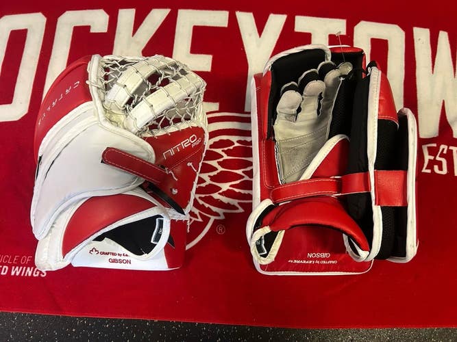 NHL Detroit Red Wings True Catalyst Nitro Pro Stock Goalie Glove Blocker Set