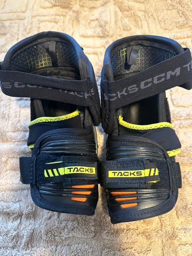Senior Small CCM Elbow Pads (Used)