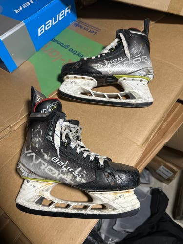 2021 Bauer Vapor Hyperlite Hockey Skates 8 (Used)