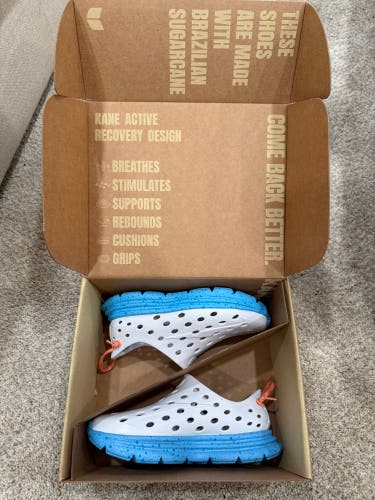 Kane Footwear Size J2 (New)