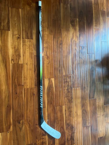 Intermediate Bauer Vapor Hyperlite 2 Left Hand Hockey Stick P90TM 65 Flex (Used)