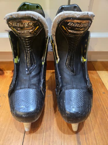 Bauer Supreme M5 Pro Hockey Skates Regular Width Size 5.5 (Used)