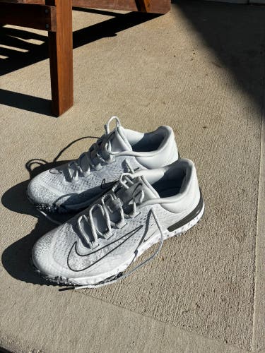 Gray Men's Size M 10.0 (W 11.0) Nike Nike alpha huarache elite 4 Low Top Turf Cleats (New)