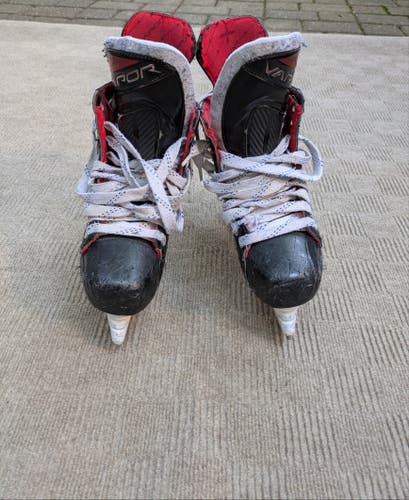 Black 2015 Bauer Vapor X Hockey Skates Regular Width 9 (Used)