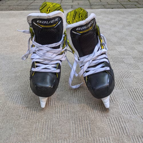Black/Yellow 2016 Bauer Supreme S180 Hockey Skates Regular Width Size 3.5 (Used)