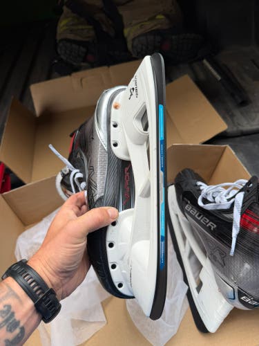 Black/Gray 2023 Bauer Vapor X5 Pro Hockey Skates Extra Wide Width 9.5 (Used)