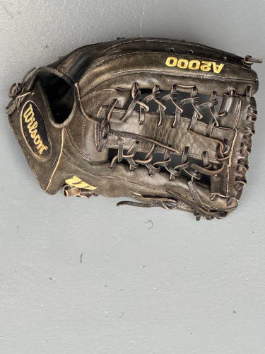 Wilson A2000 RH Outfield Baseball Glove 12.5" (Used)