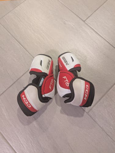 Junior Medium CCM JetSpeed FT6 Elbow Pads (Used)