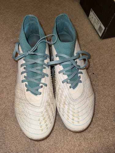 White Men's Size M 9.0 (W 10.0) Adidas Predator Accuracy Turf Cleats Cleats (Used)