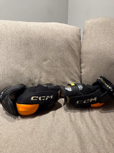 Senior Small CCM Tacks AS-V Pro Elbow Pads (Used)