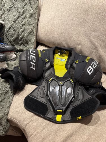 Large Intermediate Bauer Supreme Mach Shoulder Pads (Used)