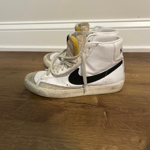 Women's Size M 7.0 (W 8.0) Adult Nike Blazer Mid Shoes (Used)