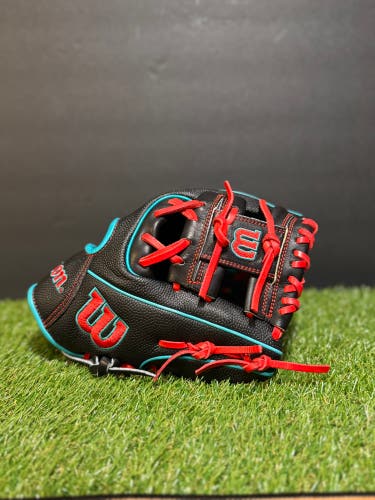 2024 Wilson A2000 RH Infield Baseball Glove 11" (Used)