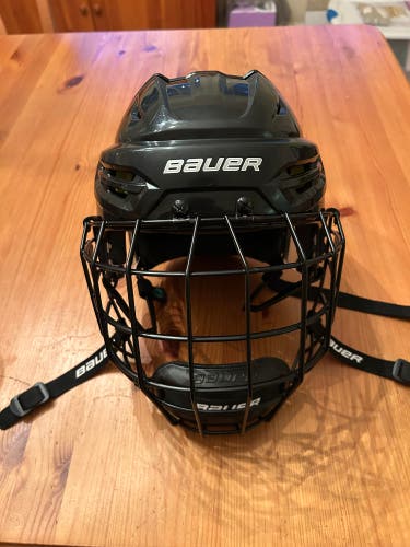 Small Bauer Re-Akt 95 Helmet (Used)