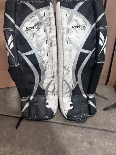 24" Reebok Revoke 7000 Goalie Leg Pads (Used)