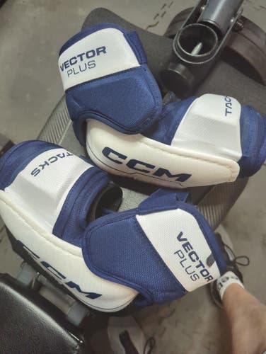 CCM elbow pads