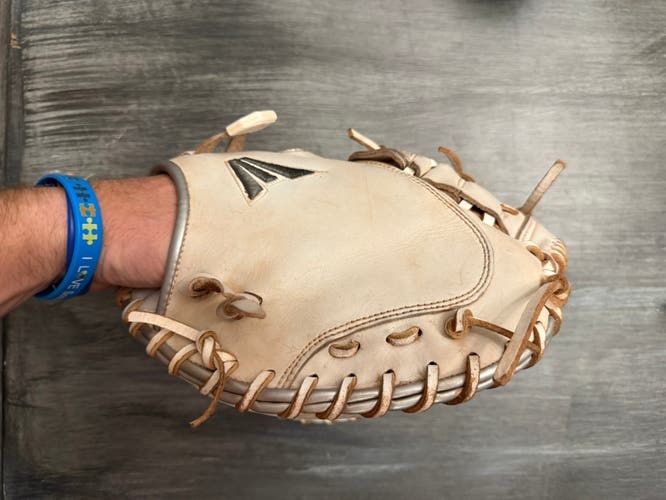 Easton Jen Schro Elite RH Catcher's Softball Glove 33" (Used)