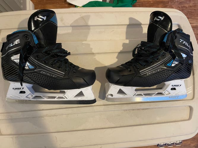 2024 True Catalyst 5x4 Hockey Goalie Skates Regular Width Size 5.5 (Used)