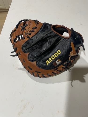 Wilson A2000 RH Catcher's Baseball Glove 34" (Used)