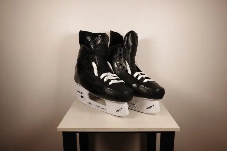 True Catalyst 5x4 Limited Edition Blackout Hockey Skates Regular Width Size 8.0 (Used)