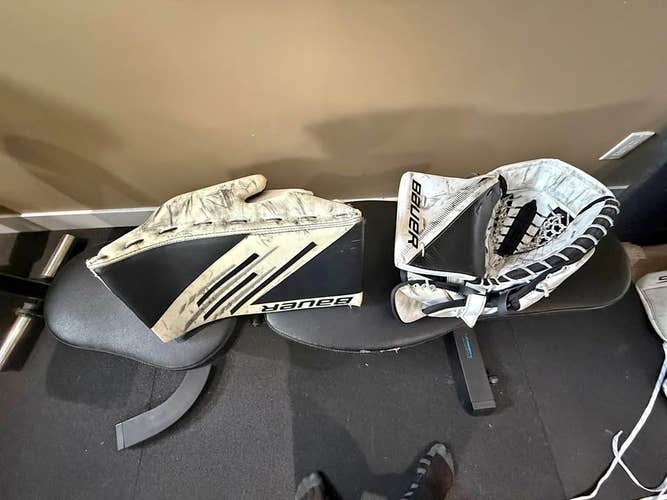 Bauer Hyperlite Glove and Blocker (Senior)