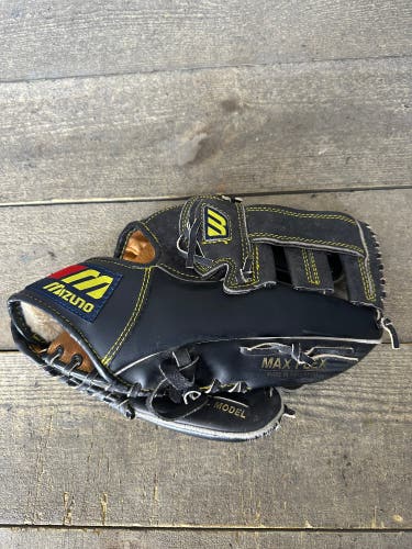 Mizuno MZ 117 Black Full Grain Leather Baseball Glove 11” RHT Right Hand Throw