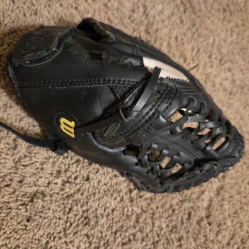 Wilson RH A2451 Youth Baseball Glove 11" Nice, Youth, Game Ready Glove