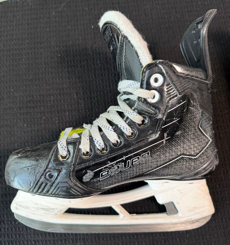 2024 Bauer Supreme M50 Pro Hockey Skates Regular Width Size 3.5 (Used)