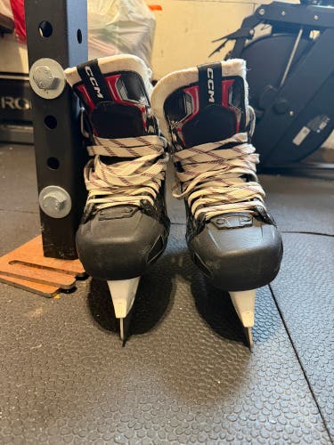 CCM EFlex 6.9 Hockey Goalie Skates Regular Width 8 (Used)