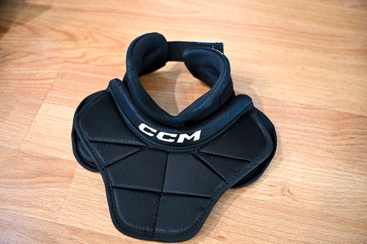 CCM BNQ Goalie Neck Guard - Junior S-M(Used)