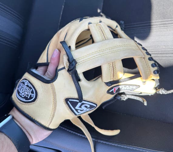 Louisville Slugger Pro Flare RH Infield Baseball Glove 11.25" (Used)