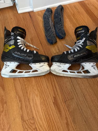 Black/Yellow Bauer Ignite Pro+ Hockey Skates 7.5 (Used)