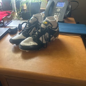 Unisex Size M 9.0 (W 10.0) Nike Low Top Molded Cleats (Used)