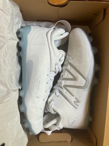 White Unisex Size M 9.0 (W 10.0) Adult New Balance Mid Top Molded Cleats (Used)