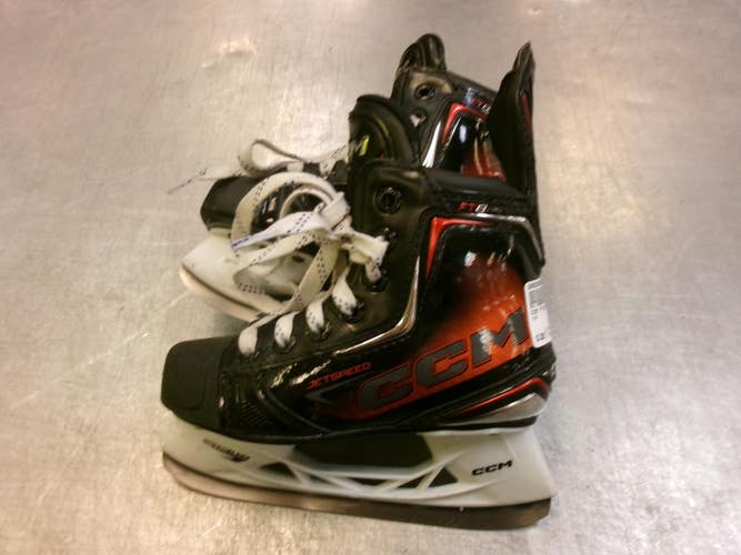 Used CCM FT8 PRO Youth Hockey Skate Youth 11.0 11339-S000205609
