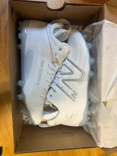 White Men's Size M 9.0 (W 10.0) Adult New Balance Mid Top Molded Cleats (New)