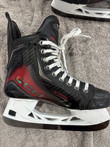 Black/White CCM JetSpeed FT8 Pro Hockey Skates Size 4 (New)
