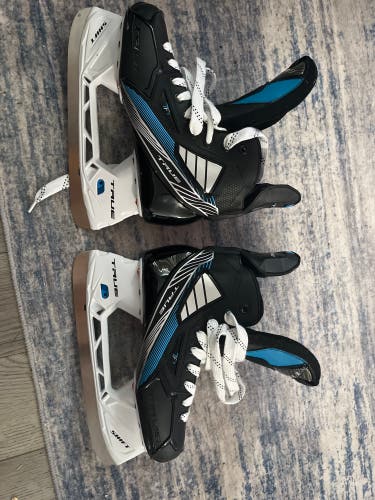 2021 True TF7 Hockey Skates Regular Width Size 5.5 (New)