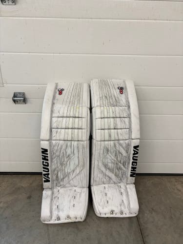 31" 2018 Vaughn Velocity V8 Goalie Leg Pads (Used)