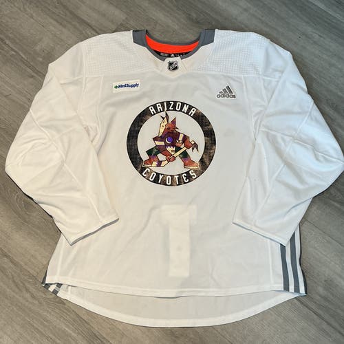 New Arizona Coyotes Made In Canada  Adidas Jersey Size 56 (White)